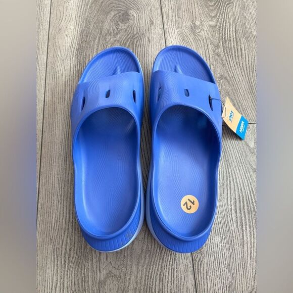 Hoka slides in a beautiful blue color. Ideal for post-activity comfort. - Picture 2 of 6